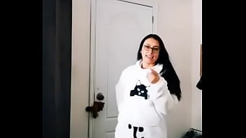 thumb lizzy dancing   