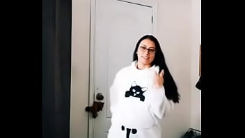 thumb lizzy dancing   
