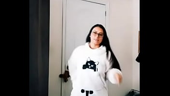 thumb lizzy dancing   