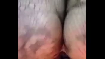 Sofa-Fick: Arschgewackel bis zum Riss!