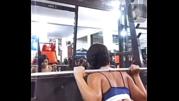 Manuelly mello exibicionismo na academia