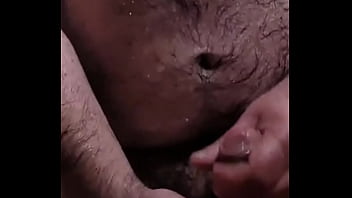 Ours Aux Cheveux Argentés Éjacule