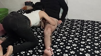 latina caliente se come toda la verga de su mejor amigo