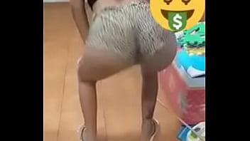 Safada gostosa rebolando