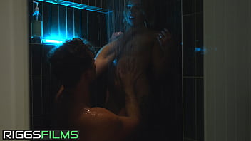 4 HOT BABES FUCK A LUCKY GUY