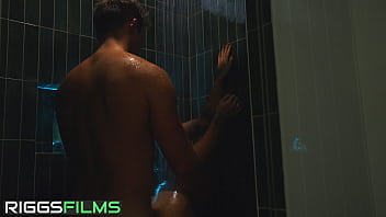 4 HOT BABES FUCK A LUCKY GUY