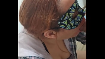 Otra cogida de perrito, se aprovecha que estoy haciendo limpieza mi jefe para manosearme y meterme toda su polla en mi boca