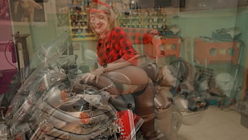 I fixed your motorcycle, now you can fuck me on it / Dolly Rud