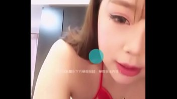 Chinese Hot Girl Showing off her Nude Body