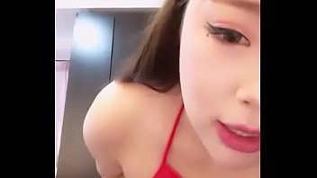 Chinese Hot Girl Showing off her Nude Body