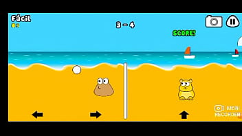 Mi Pou se coge a una ardilla en el voley