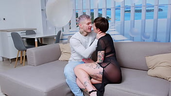 Marido ve como su esposa se folla a tres jovenes Chihuahuasu doble penetracion y culo enormes