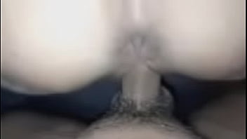 The pussy of an older woman with a white clit, nice to lick her clit until she cums inside, filling her pussy with water until her clit is wet.
