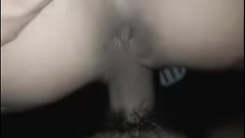 The pussy of an older woman with a white clit, nice to lick her clit until she cums inside, filling her pussy with water until her clit is wet.