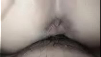 The pussy of an older woman with a white clit, nice to lick her clit until she cums inside, filling her pussy with water until her clit is wet.