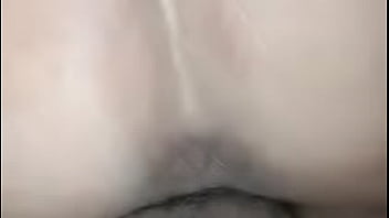 The pussy of an older woman with a white clit, nice to lick her clit until she cums inside, filling her pussy with water until her clit is wet.