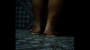 HAVAIANAS FLAT NOS PÉS PURO TESÃO