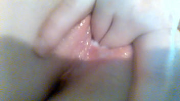 Creamy Wet Pussy Overflowing With Juices !