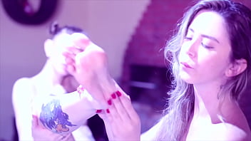 Lesbische Fußverehrung zu Dritt - Komplettes HD Erlebnis