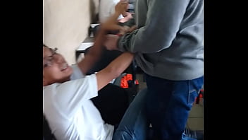 Cogidon en la escuela