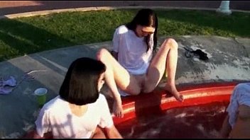 Three slutty bitches enjoying a nasty groupsex at home