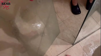 thumb encuentro a mi  hermanastra en la ducha me pon la ducha me pon la ducha me pong