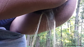 Amateur Girl Peeing Outside