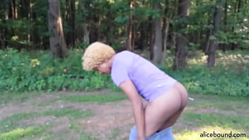 Amateur Girl Peeing Outside