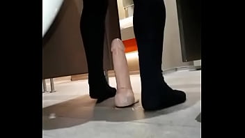 Reymisterio422 - Me puse a montar mi Dildo XXL en un baño público casi me pillan - 1000328572 - May 22, 2025