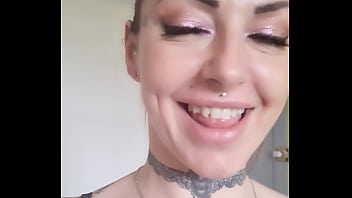 Si t'as envie de me voir en train de me faire baisers avec Ania kinski tu m me...