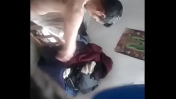 Grabe a mi tío hetero DESNUDO