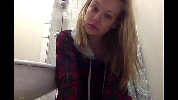 EmPhGirlVomit