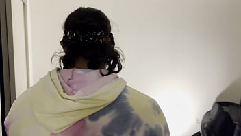 BIG BURLY PERSON OF COLOUR NUTS IN ROOMATES MOUF