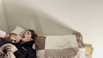 BIG BURLY PERSON OF COLOUR NUTS IN ROOMATES MOUF