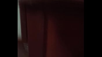 Tío encuentra a su sobrina y se la coge