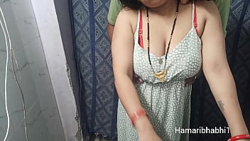 Sexy Indian Desi curvy Bhabhi.