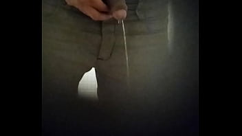 Hetero se oferendo no banheirão