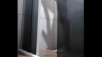 Novinho dotado tomando banho