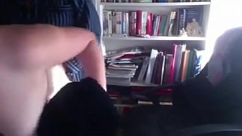 Femme Et Je Follamos Vidéo À La Maison