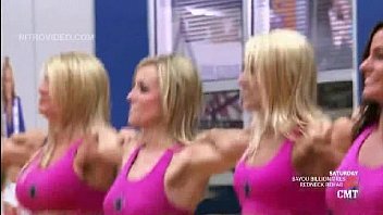 Cheerleaders doing the famous split
