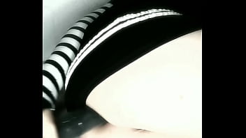 Femboy disfrutando con un dildo