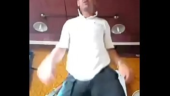 Desnudandose