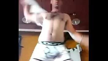 Desnudandose