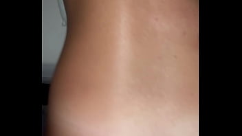 Toda la leche en la cola para lola cogiendola. Cum ass Lola