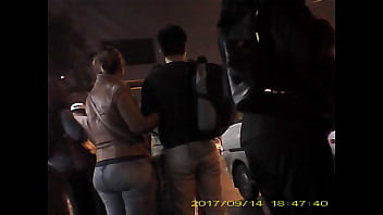 chola culona con su novio