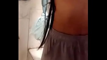 Mi esposa bañándose me envía su pack