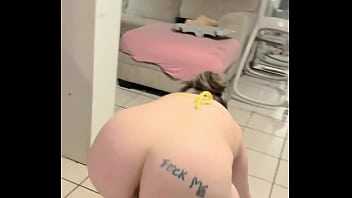 Illinois Webslut Crystal Reed pissing all over floor