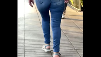 thumb nalgona latina  en jeans  