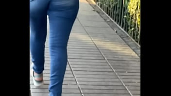 thumb nalgona latina  en jeans  