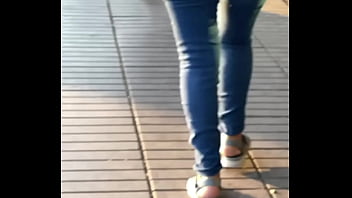 thumb nalgona latina  en jeans  